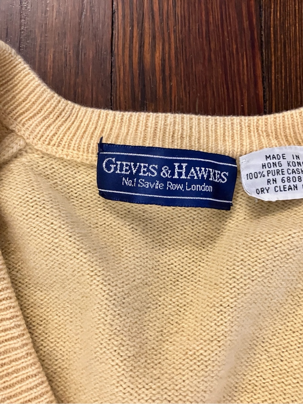 Gieves & Hawkes No. 1 Saville Road London Men’s Cream Cashmere Sweater